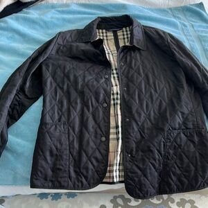Medium Burberry quilted jacket can’t find size on label used in good condition